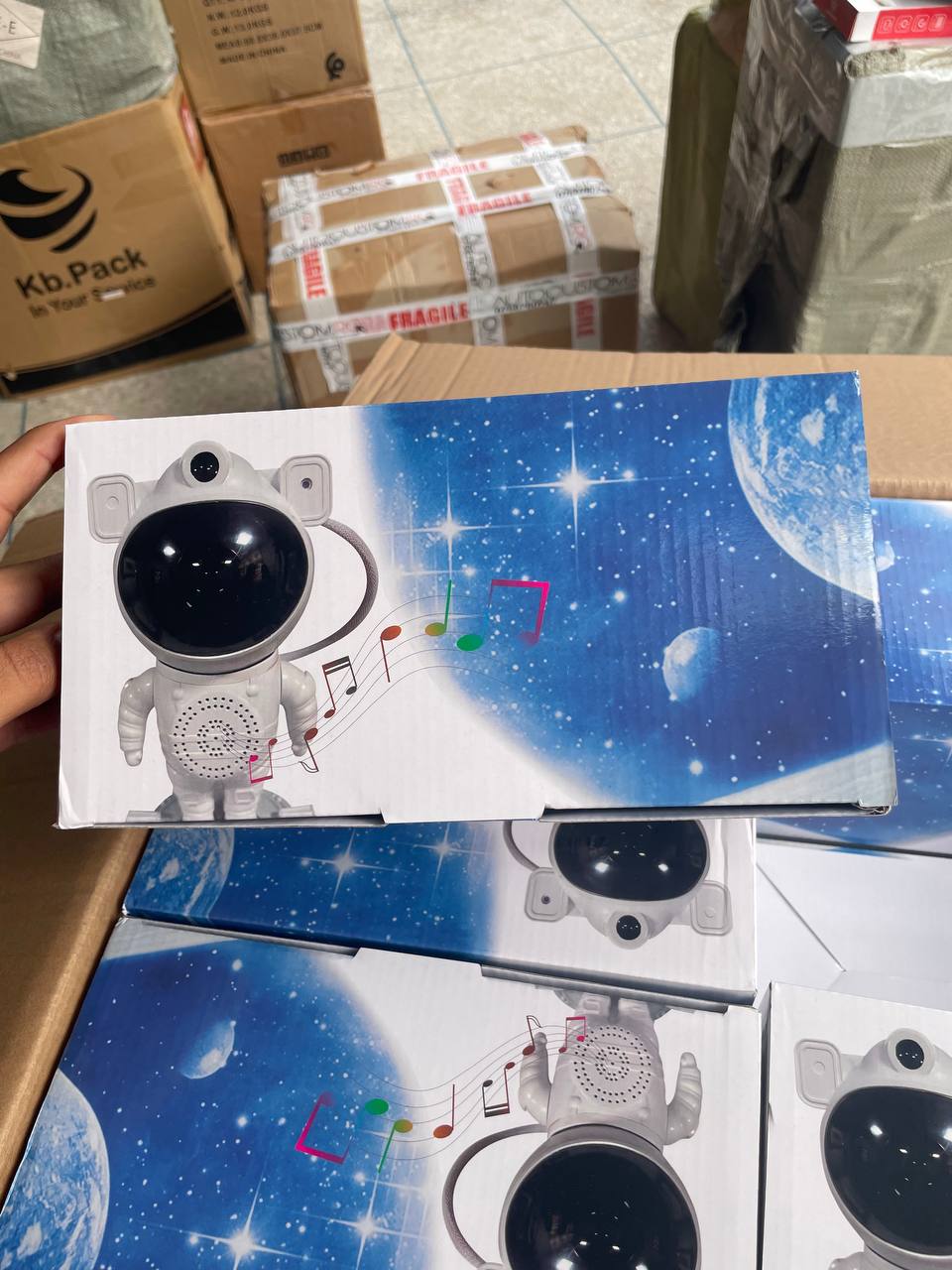 مصباح ليلي على شكل رائد فضاء Astronaute Veilleuse de nuit Projecteur LED Haute parleur Bluetooth Télécommande