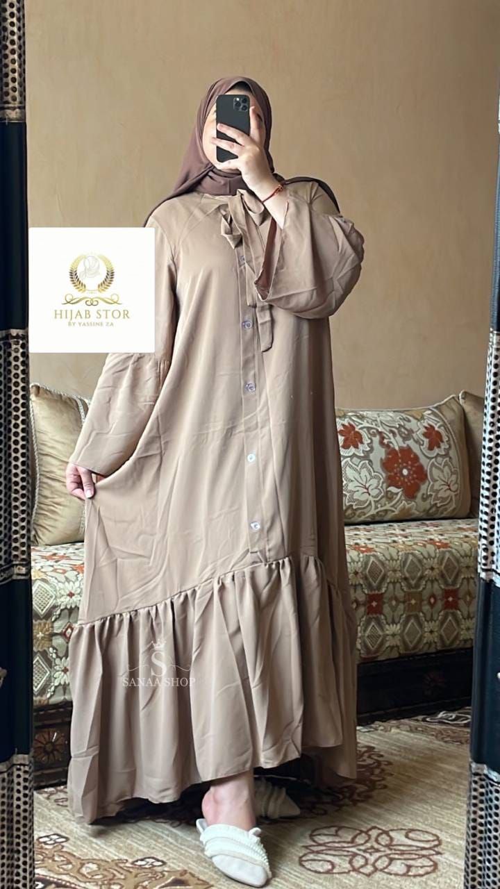 عبايةأنيقة بلمسة عصرية بثوب كريب روزا حريري وخياطة غزالة