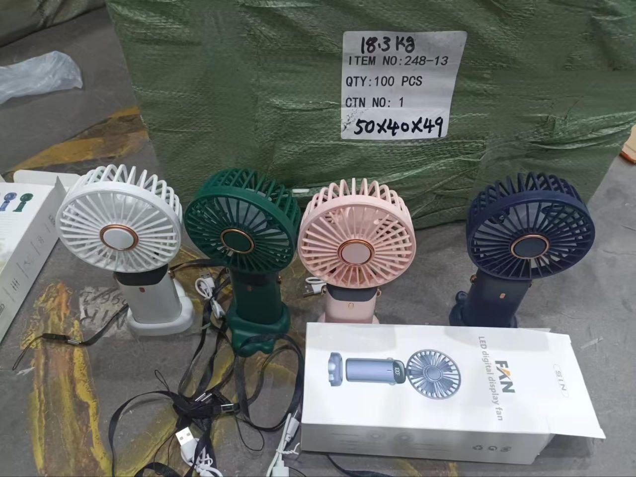 LED digital display fan Ventilateur à affichage numérique LED