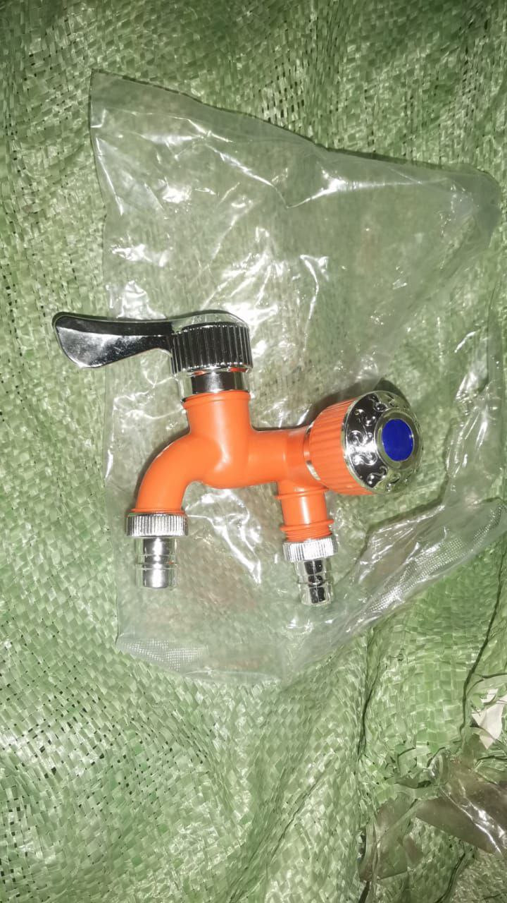 Double headed faucet Robinet à double tête صنبور ذو رأسين