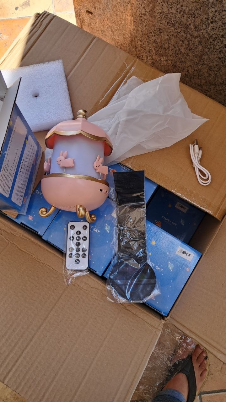 جهاز عرض ضوئي ليلي LED دوار للأطفال مع موسيقى Veilleuse Projecteur Rotatif LED pour Enfants avec Musique et Motifs Astronautes