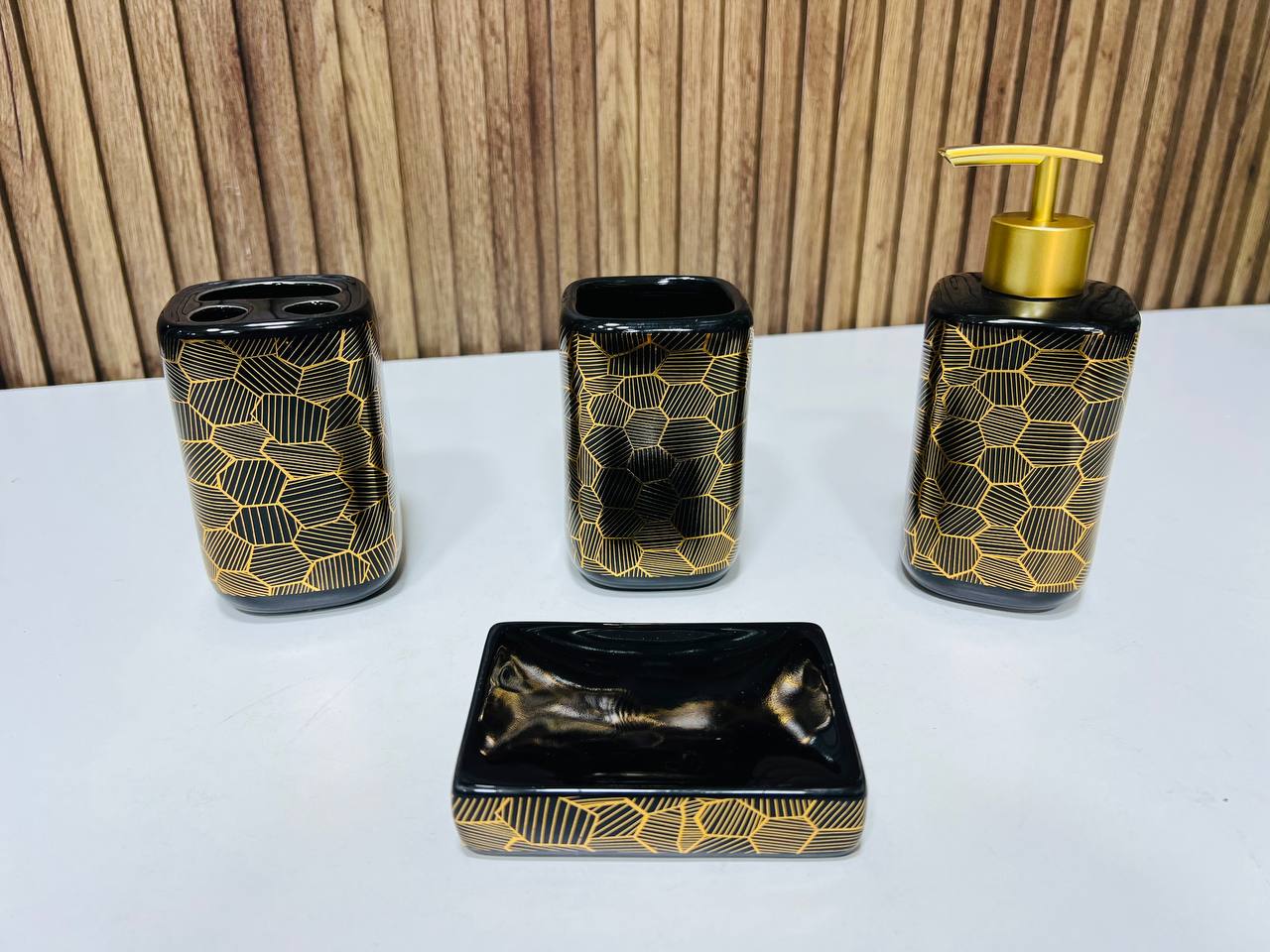1104-9 طقم إكسسوارات حمام سيراميكي ديكوري، طقم حمام عصري من 4 قطع Porcelaine