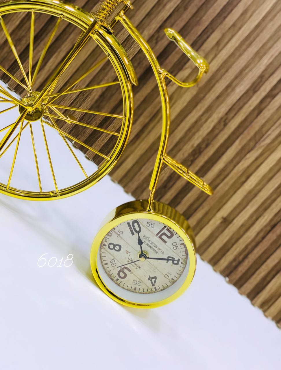 Bicyclette montre réveil décoration doré