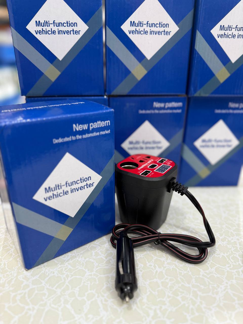 محول كهرباء للسيارة Car Power Inverter Convertisseur de puissance pour voiture