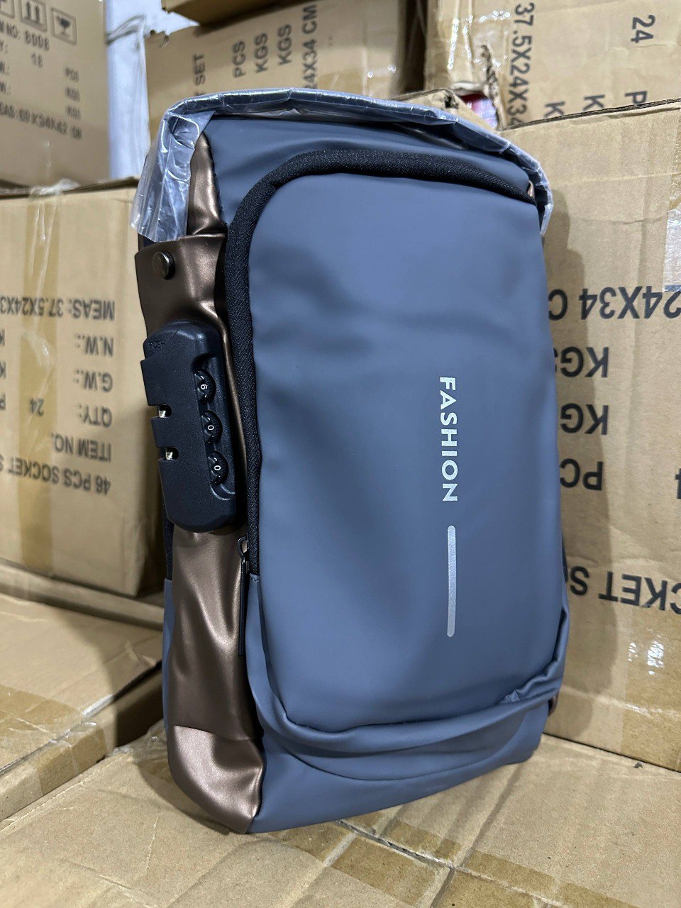 FASHION WATERPROOF BAG حقيبة أنيقة مقاومة للماء