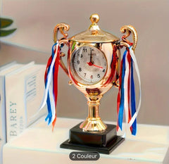 Horloge en form du trophée ساعة منبه مزخرفة، نموذج كأس واقعي