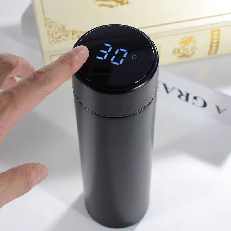 Bouteille isotherme intelligente avec écran tactile à affichage LED زجاجة معزولة ذكية مزودة بشاشة تعمل باللمس LED وقياس درجة الحرارة
