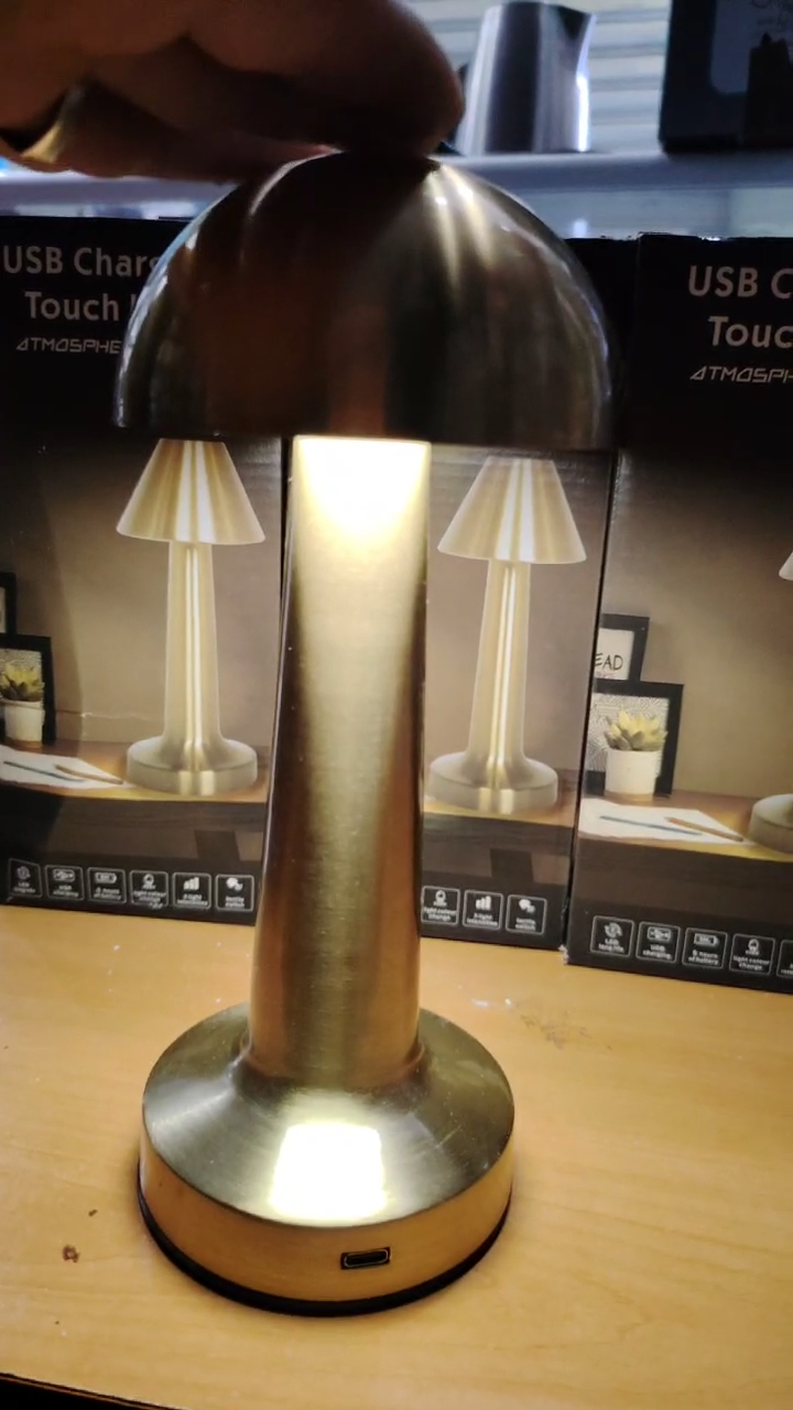 USB Charging Touch Lamp مصباح يعمل باللمس مع إمكانية الشحن عبر منفذ USB