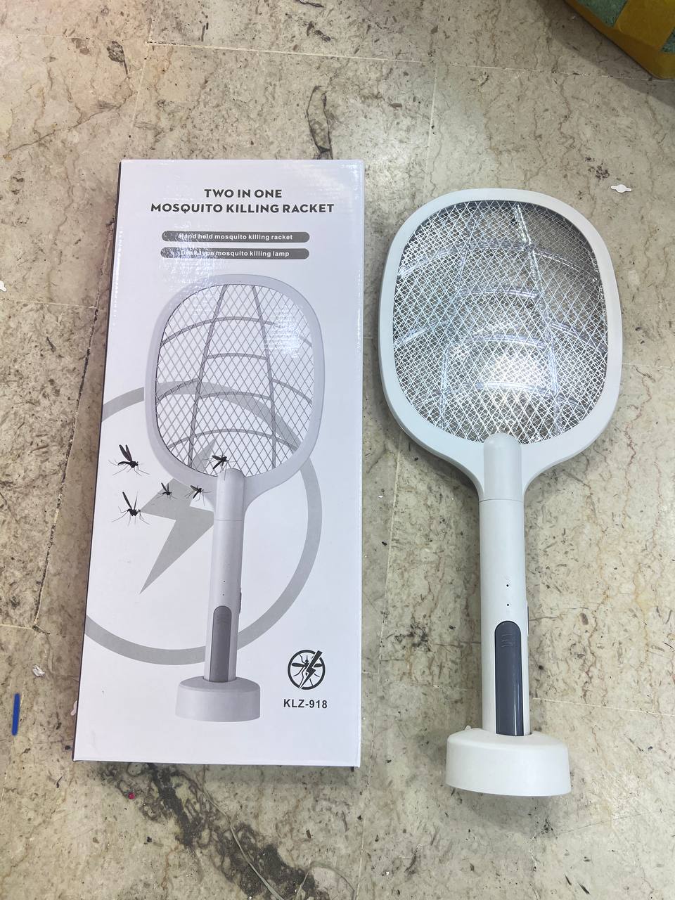 مضرب ناموس كهربائي متعدد الوظائف مع قاعدة شحن Raquette électrique anti-moustiques multifonction avec base de chargement