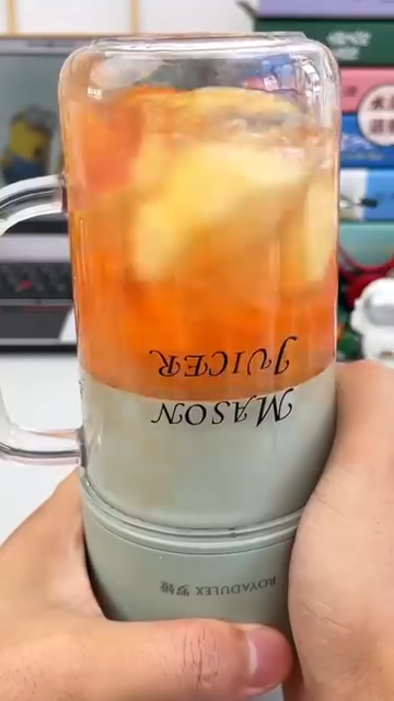 Portable mini juicer عصارة صغيرة محمولة