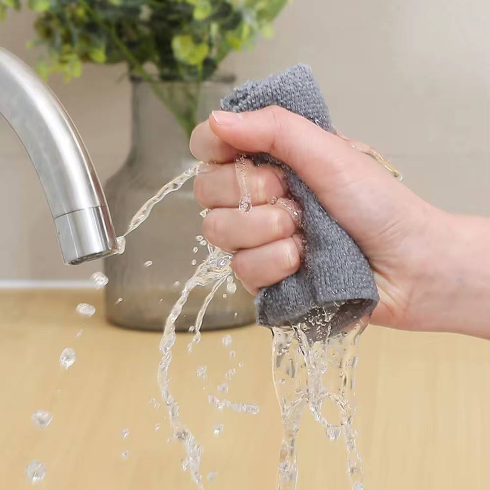 Boîte de 20 Serviettes en Microfibre Lavables et Réutilisables لبة من 20 منديلًا من الألياف الدقيقة القابلة للغسل