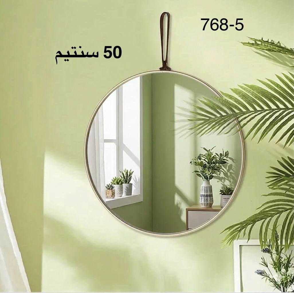 مرآة حائط دائرية بتصميم أنيق وبسيط، قطعة ديكور Miroir mural rond au design épuré et élégant pièce décorative