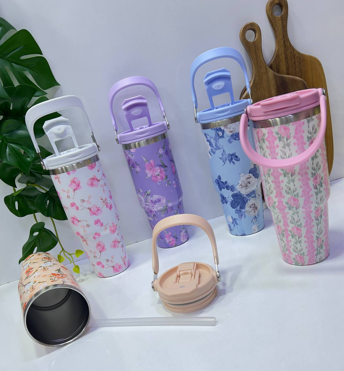 Gobelet en acier inoxydable avec motif floral كوب من الفولاذ المقاوم للصدأ مع زخارف