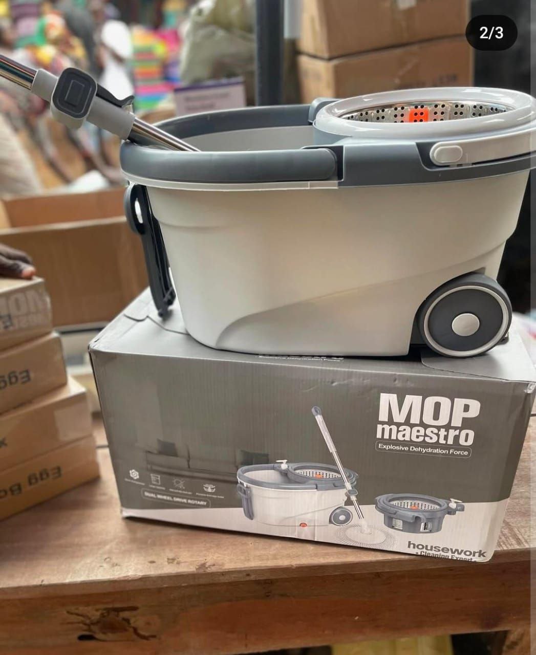 MOP MAESTRO Vadrouille 360 Ensemble de tiges rotatives en Acier Inoxydable Robuste avec tête rotative en Microfibre avec séparation des têtes de Nettoyage
