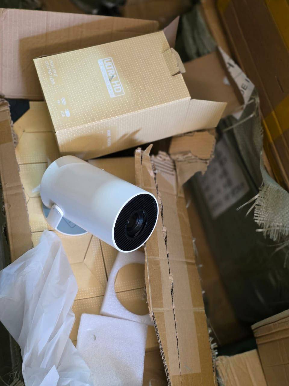 جهاز عرض سينما منزلية ذكي بزاوية 180 درجة بدقة 4K Projecteur intelligent 180° Home Cinéma 4K