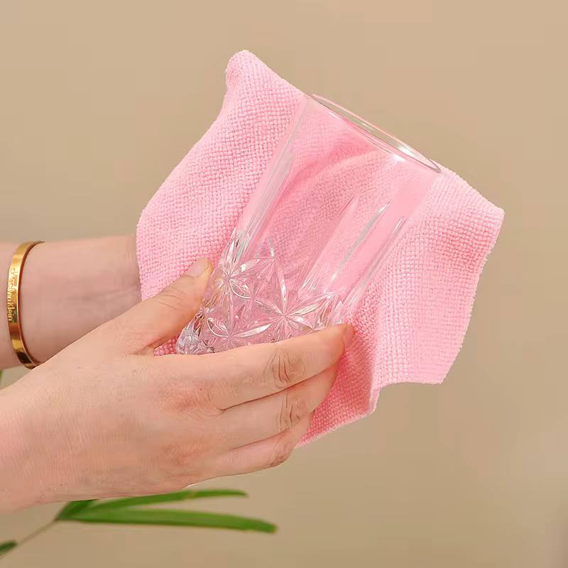 Boîte de 20 Serviettes en Microfibre Lavables et Réutilisables لبة من 20 منديلًا من الألياف الدقيقة القابلة للغسل