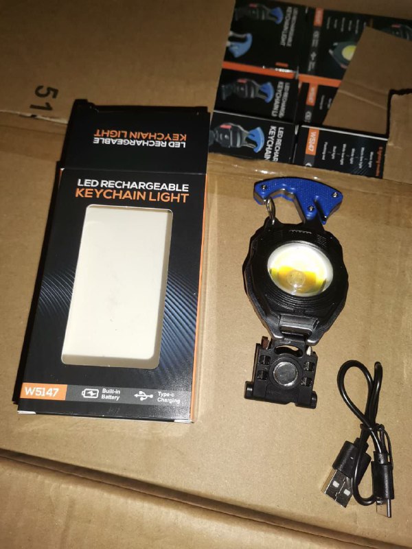 Multifunctional COB keychain light Mini lampe de poche كشاف LED صغير، قابل لإعادة الشحن، مع فتاحة زجاجات، للتخييم والإصلاح، ولاعة سجائر