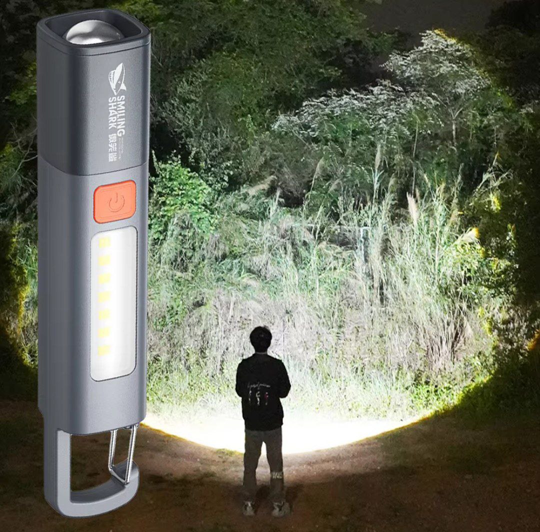 Strong light portable flashlight مصباح يدوي محمول ذو ضوء قوي