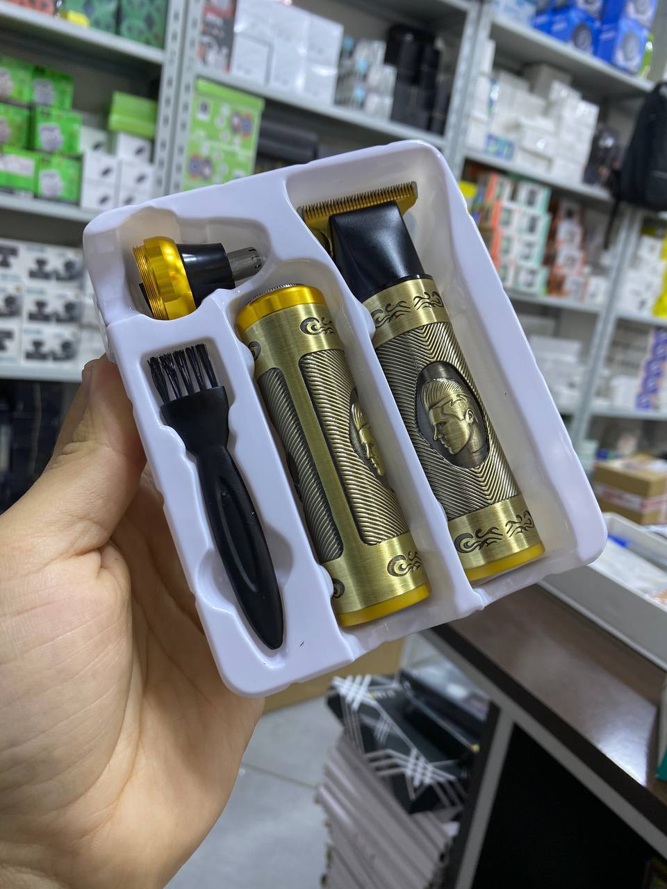 FAMY MEN GROOMING KIT