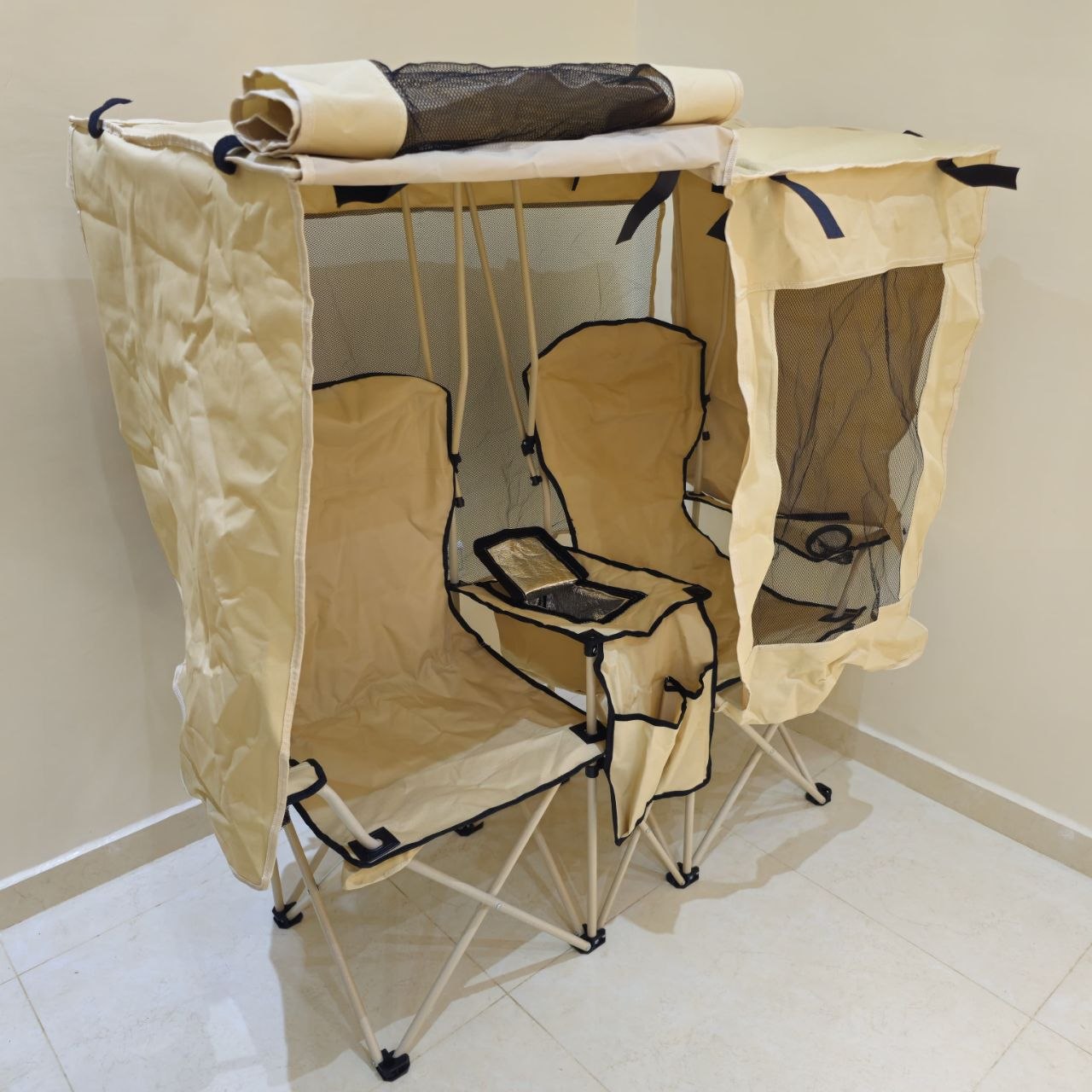 Chaise de camping double avec auvent pare-soleil intégré كرسي تخييم مزدوج مع مظلة شمسية مدمجة، كرسي تخييم قابل للطي لشخصين مع حقيبة تبريد وحامل أكواب
