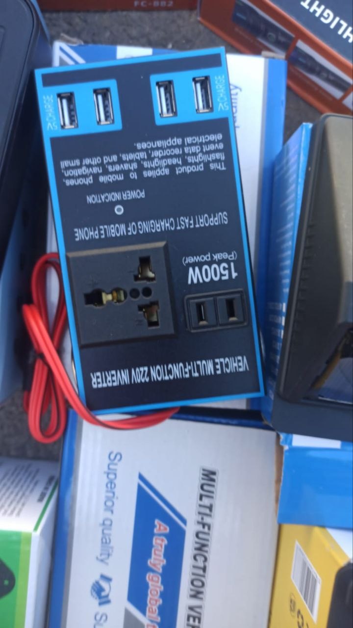 محول طاقة متعدد الوظائف بقدرة 1500W 220V للسيارات Inverter de puissance 220V multi-fonction 1500W pour véhicule