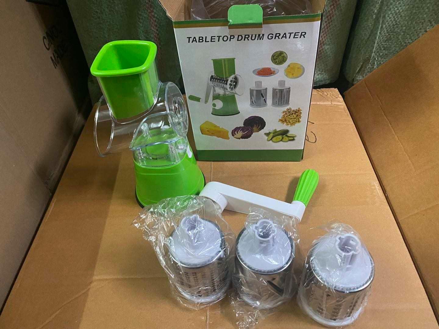 Tabletop drum grater Coupe-légumes manuel, trancheuse oignon pomme de terre carotte râpe avec 3 lames مبشرة جبن قطاعة ماندولين، مطحنة