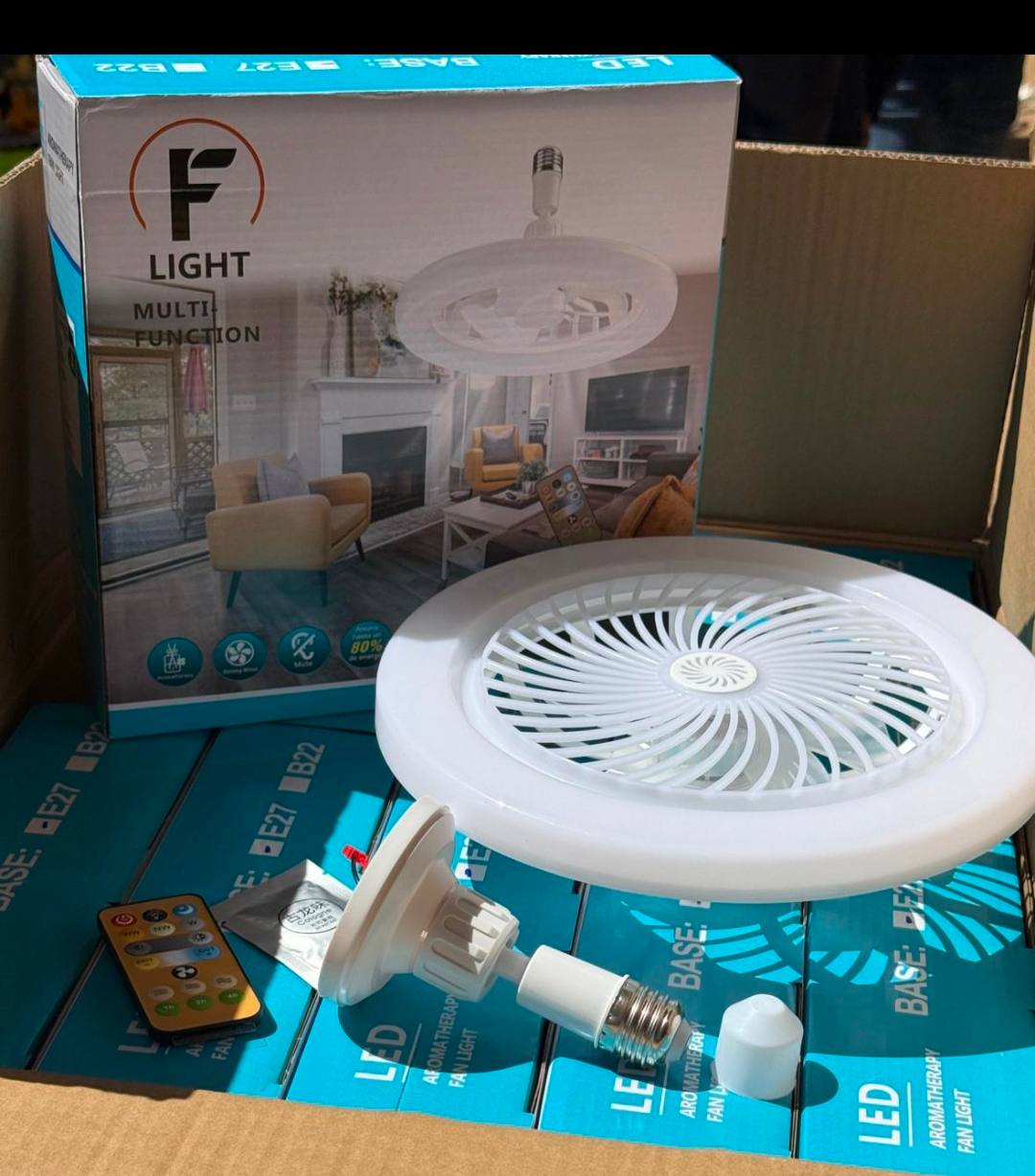 مروحة سقف مزودة بإضاءة مدمجة وجهاز تحكم عن بعد Ventilateur de plafond avec lumière intégrée et télécommande