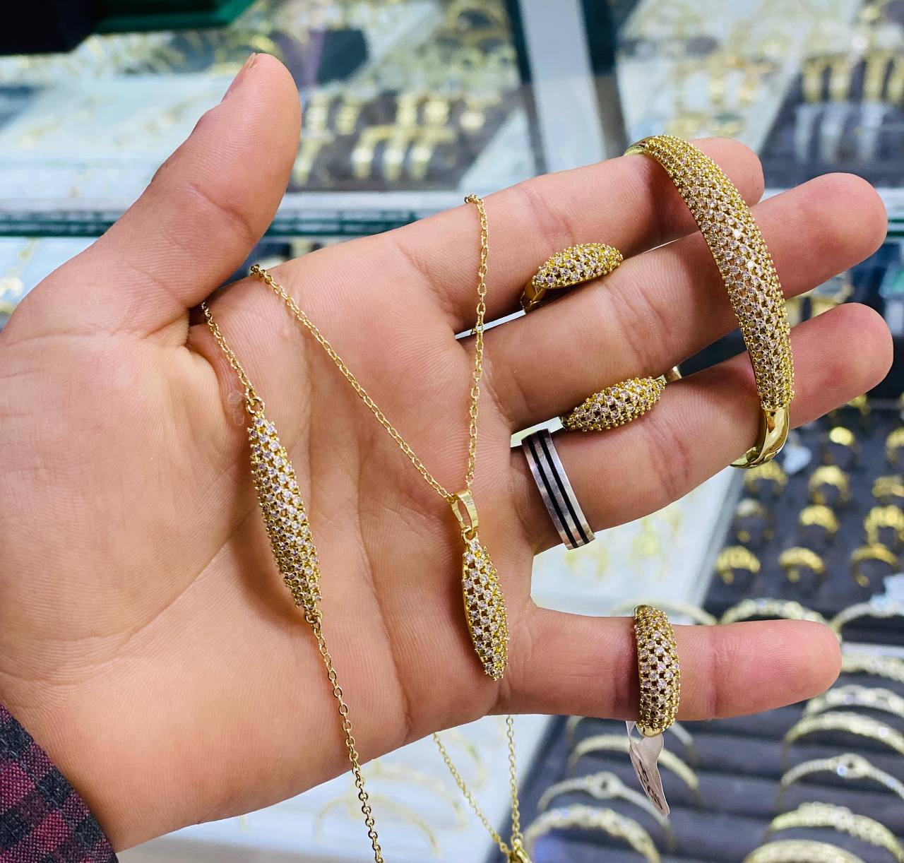 مجوهرات الحرية عند محمد اوماسين