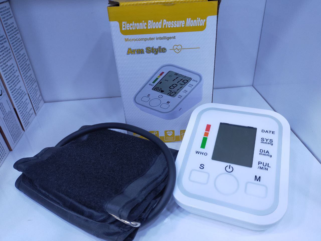 Electronic Blood Pressure Monitor Tensiomètre numérique automatique جهاز قياس ضغط الدم الإلكتروني