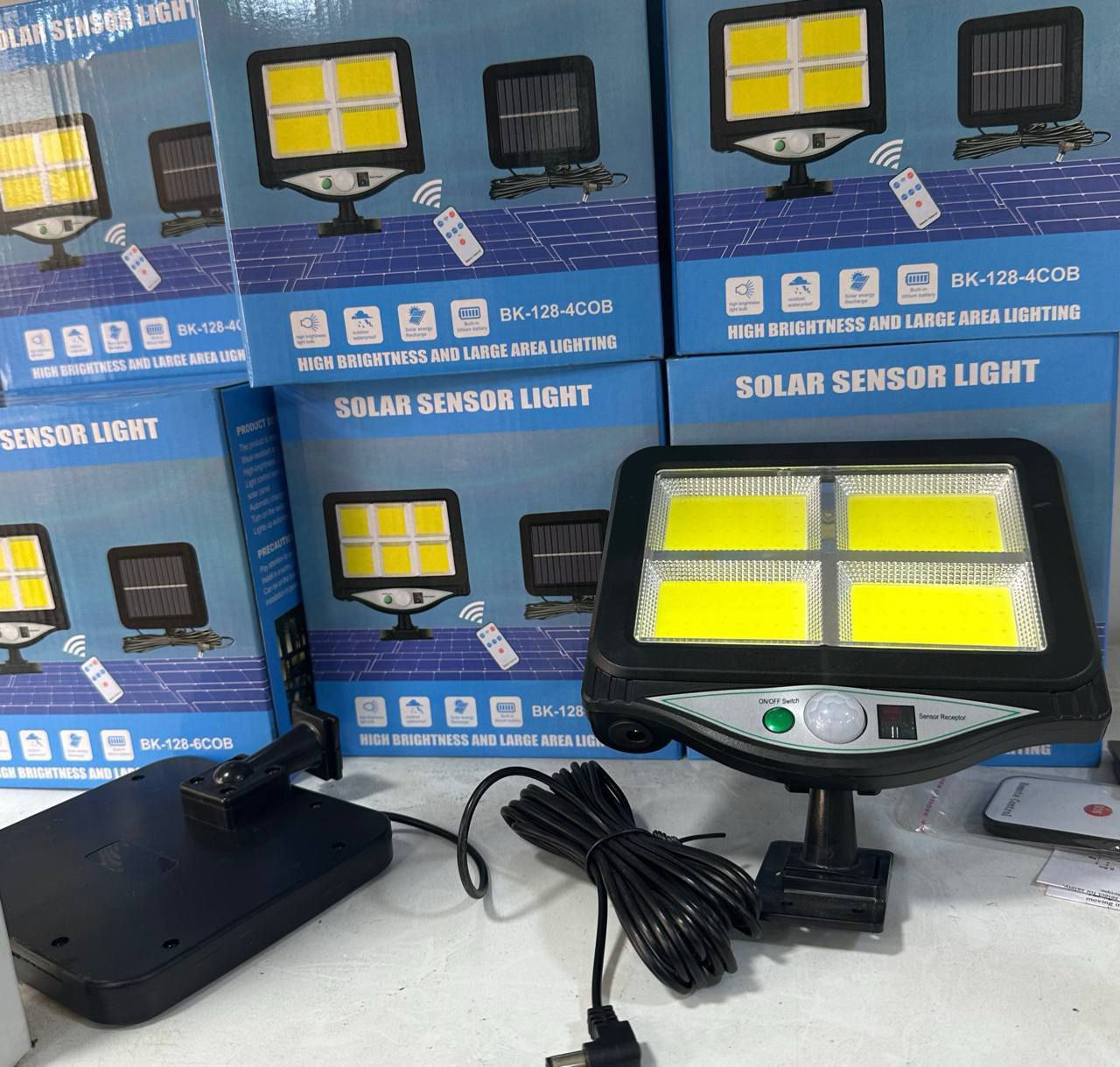 ضوء الجدار الشمسي ضوء ماء الطوارئ Solar sensor light  Lampes solaires d'extérieur avec détecteur de mouvement,128 LED