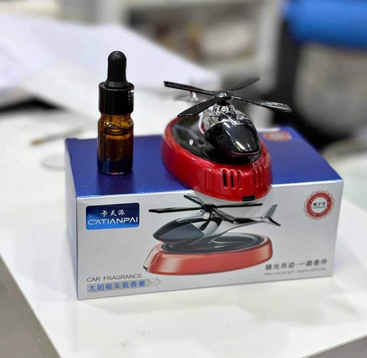 مبخرة السيارة مع العطر  Désodorisant Voiture Hélicoptère Solaire Purificateur d'Air Auto