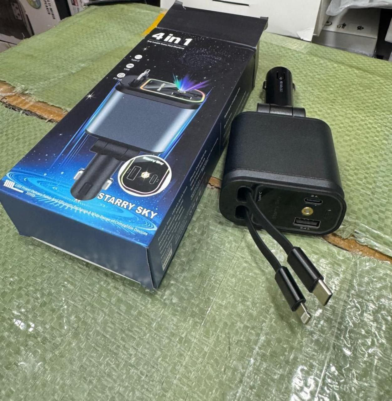 شاحن سيارة قابل للسحب 4 في 1 Chargeur de Voiture 4-en-1 Starlight Rétractable