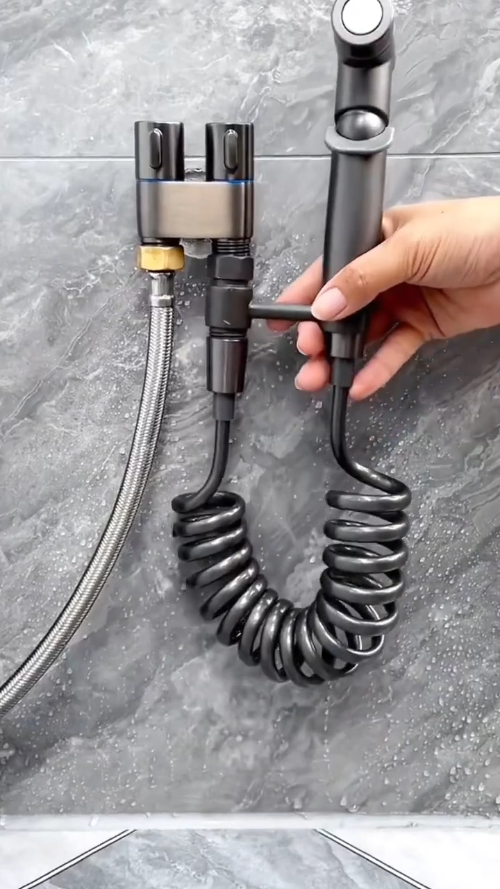 بخاخ المرحاض المثبت على الحائط Douchette de toilette murale Mini douche avec double commande, double valve