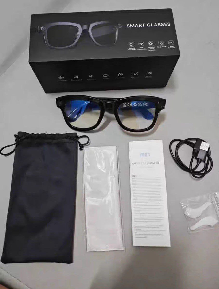 Lunettes Audio Intelligentes Bluetooth M01 avec Caméra Intégrée, Assistant Vocal IA, Traduction en Temps Réel نظارات صوتية ذكية M01 مزودة بتقنية البلوتوث وكاميرا مدمجة ومساعد صوتي بالذكاء الاصطناعي وترجمة فورية ومكالمات وموسيقى
