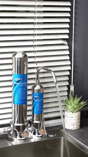 Purificateur d'eau domestique en acier inoxydable جهاز تنقية المياه المنزلي المصنوع من الفولاذ المقاوم للصدأ