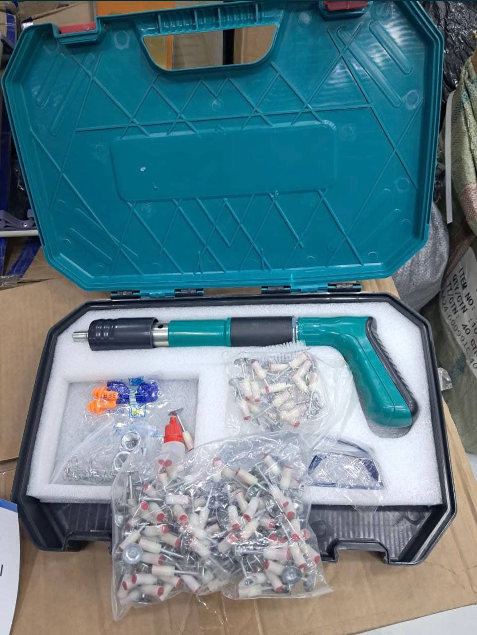 Pistolet à clous manuel pour béton 50 clous