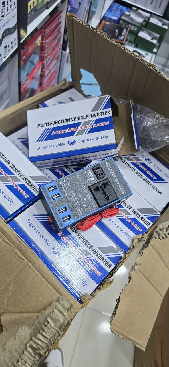 محول جهد كهربائي للسيارة بقدرة 1500 واط مزود بـ 4 منافذ USB، محول طاقة للسيارة Multi-Function Vehicle Inverter Convertisseur de tension de voiture 1500W 4ports USB, Onduleur de Puissance pour Voiture