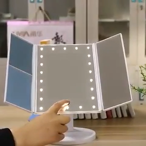 Miroir de maquillage portable مرآة مكياج محمولة بإضاءة LED مكونة من 22 LED