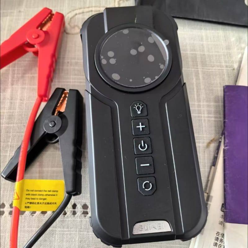 Démarreur de Batterie 4-en-1 avec Gonfleur Automatique