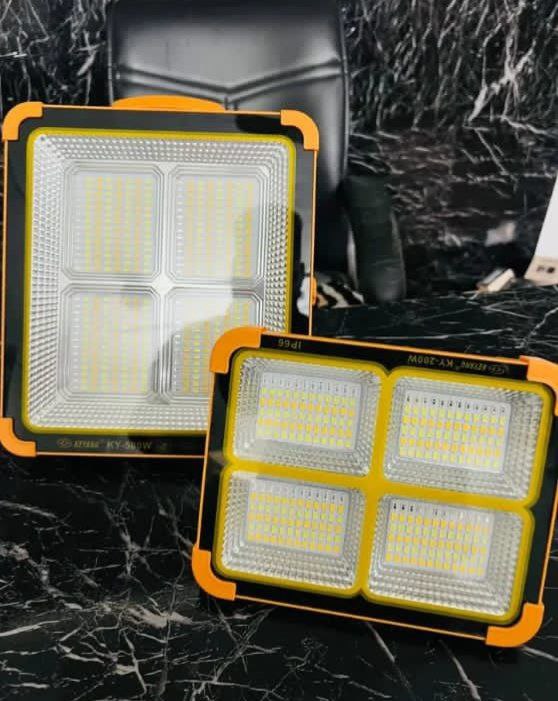 مصباح LED يعمل بالطاقة الشمسية للطوارئ محمول Portable extérieur d'urgence solaire lumière LED