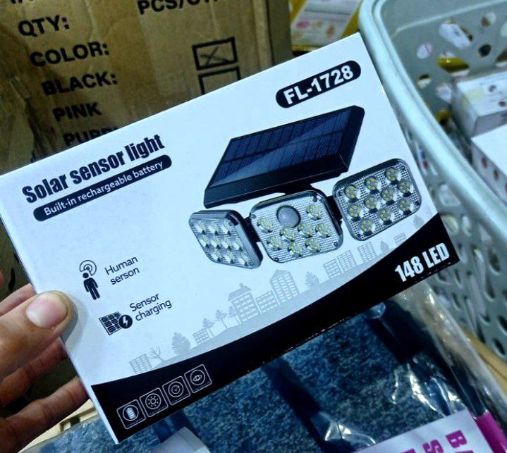 مصباح بروجكتر بالطاقة الشمسية Solar Sensor Light