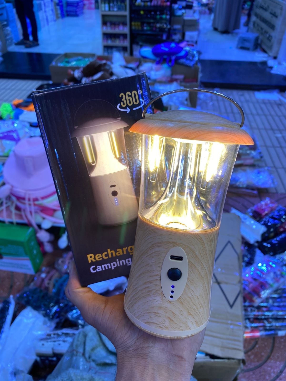 Lampe portable avec crochet métallique مصباح محمول مزود بخطاف معدني للإضاءة الخارجية