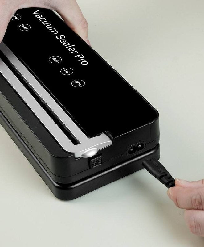 Machine sous vide جهاز Vacuum Sealer Pro لتحسين حفظ الطعام عن طريق إزالة الهواء من الأكياس