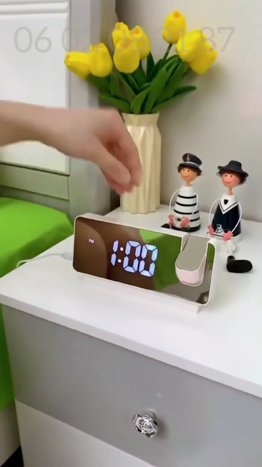 Horloge numérique multifonctionnelle avec affichage LED ساعة رقمية متعددة الوظائف مع شاشة LED وإسقاط الوقت