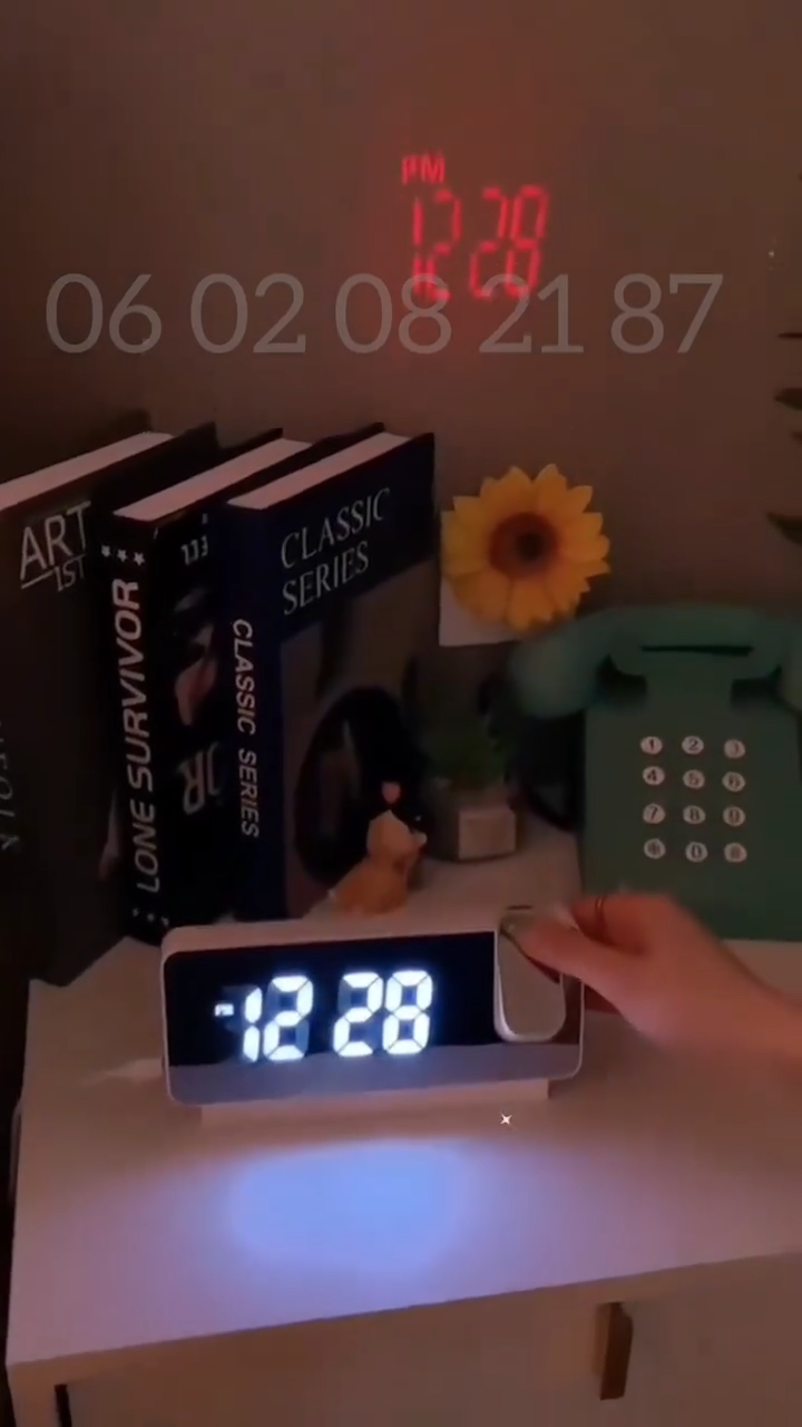 Horloge numérique multifonctionnelle avec affichage LED ساعة رقمية متعددة الوظائف مع شاشة LED وإسقاط الوقت