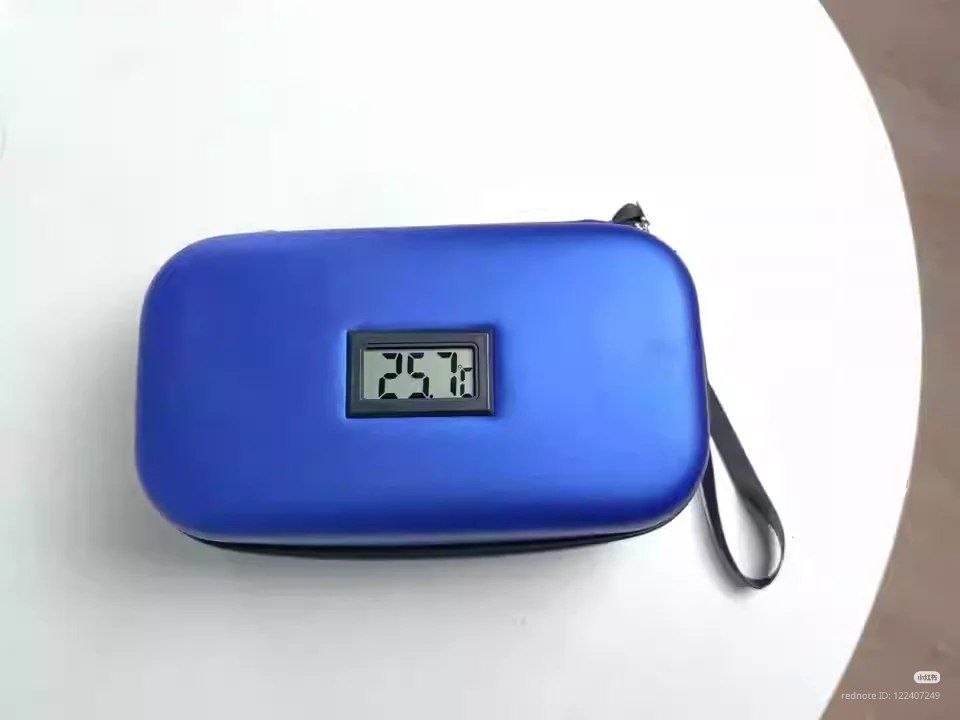 Étui isotherme de voyage pour insuline avec 2 blocs réfrigérants en gel حقيبة تبريد الأنسولين للسفر مع عبوتين من جل الثلج، شاشة عرض درجة الحرارة مدمجة