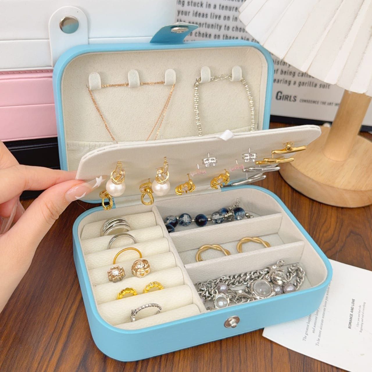Coffret à Bijoux Portable صندوق المجوهرات المحمول