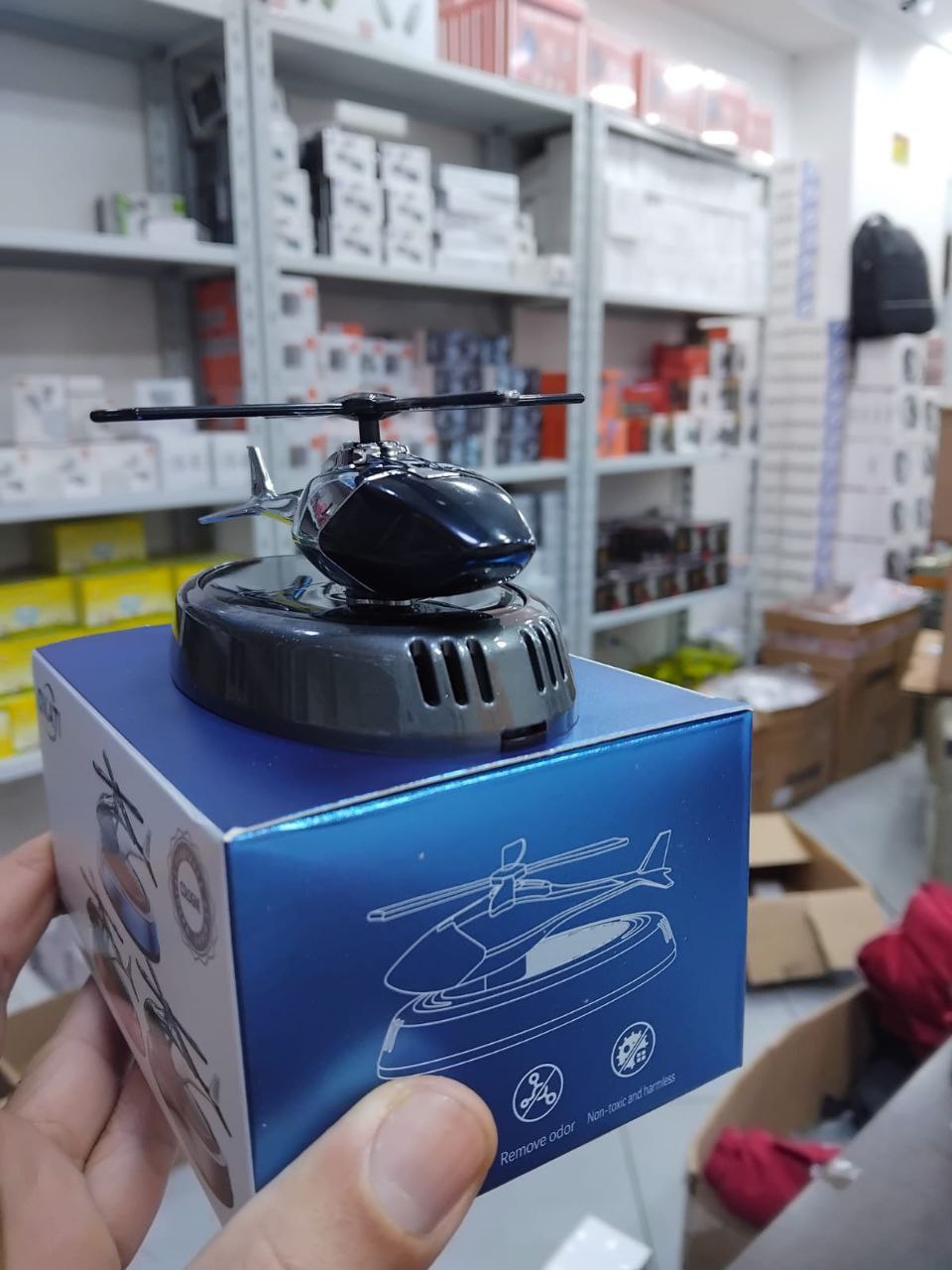 Désodorisant Rotatif Solaire pour Voiture Décoration Hélicoptère معطر جو للسيارة يعمل بالطاقة الشمسية دوار، زينة على شكل مروحية