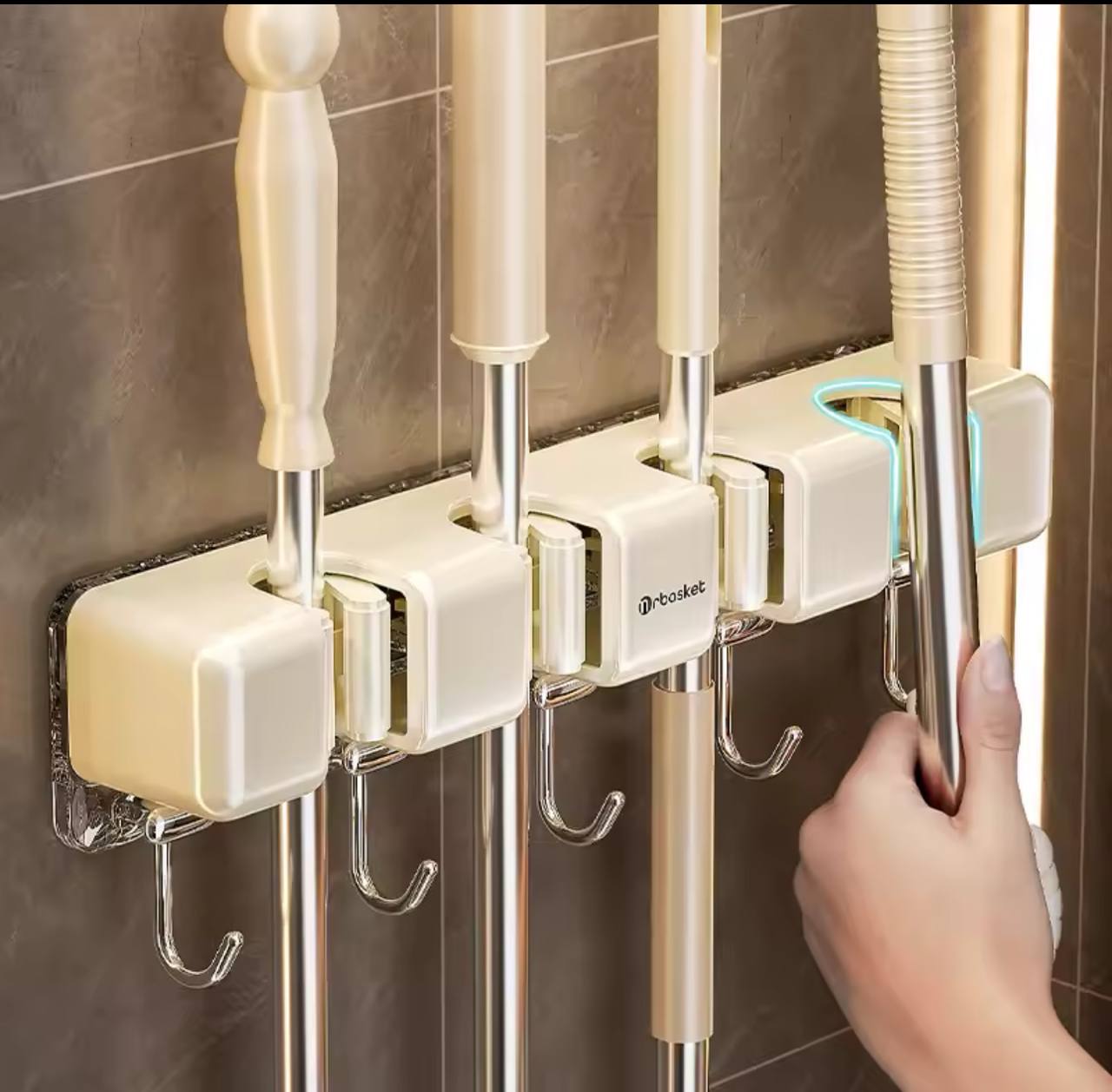 Support mural pour balai et serpillière auto-adhésif, support multifonction pour cuisine حامل مكنسة وممسحة مثبت على الحائط ذاتي اللصق، منظم مطبخ متعدد الوظائف