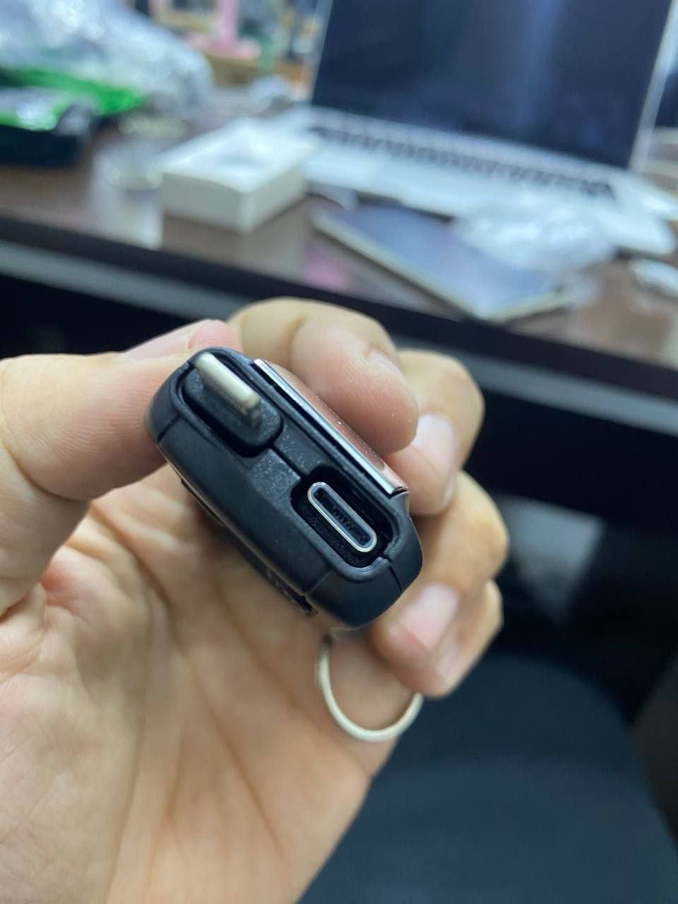 Keychain Emergency Charger شاحن طوارئ لسلسلة المفاتيح